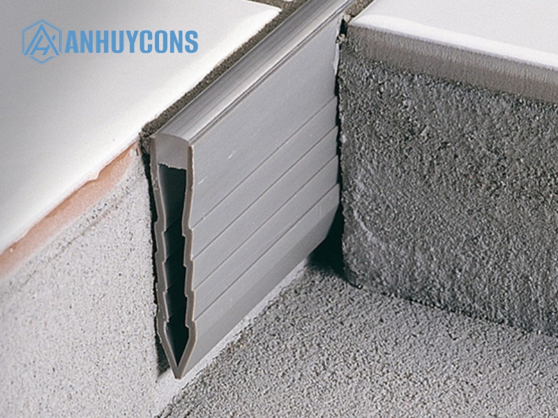 Nẹp khe co giãn bê tông là gì? Cấu tạo, công dụng và ứng dụng thực tế