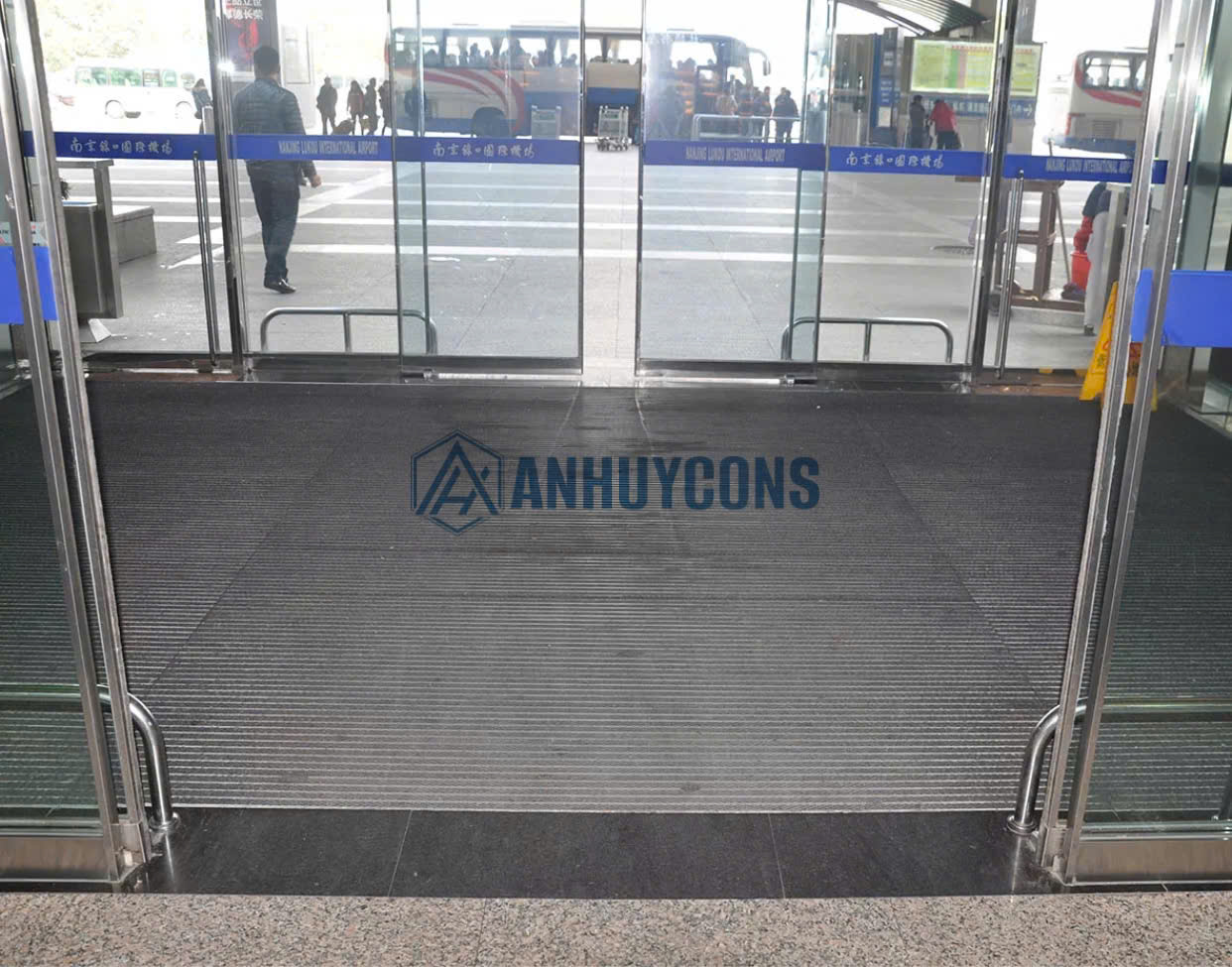 Kích thước khuyến nghị cho hệ thống thảm âm sàn là bao nhiêu?