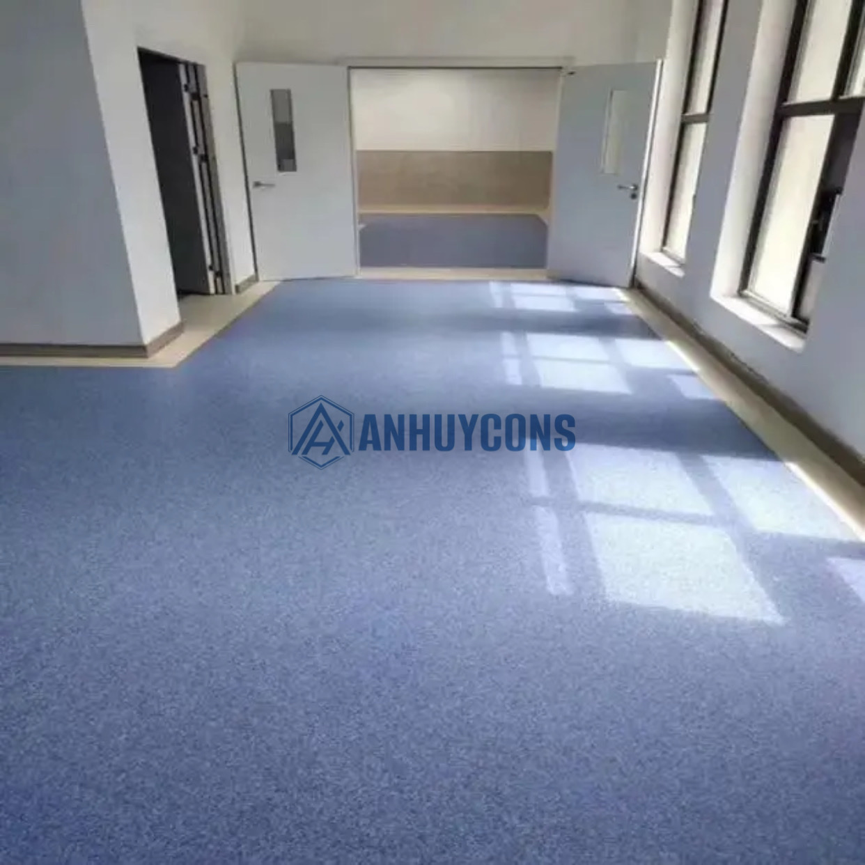 Những lưu ý khi lắp đặt sàn PVC đồng nhất vào mùa hè là gì?